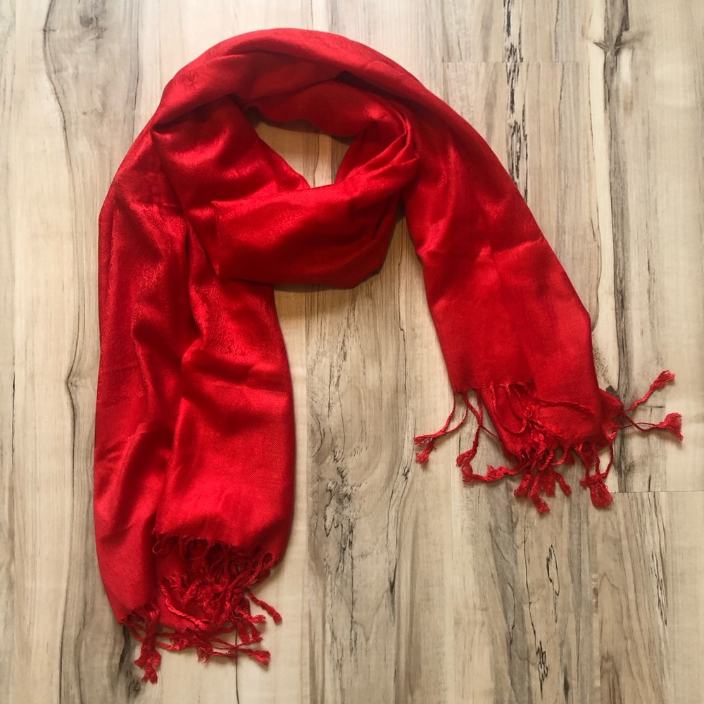 ✨$8 Clear Out ✨ Pashmina Elegant Red Scarf with Argyle-like Pattern